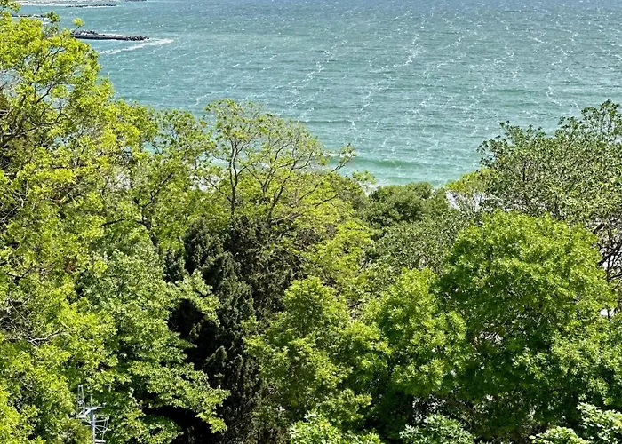 Glarus With Infinity Sea View Apartmán