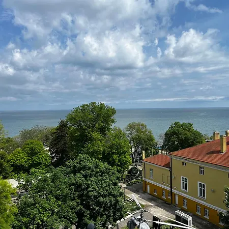 Апартамент Glarus With Infinity Sea View *