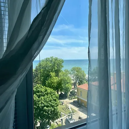 Glarus With Infinity Sea View Варна