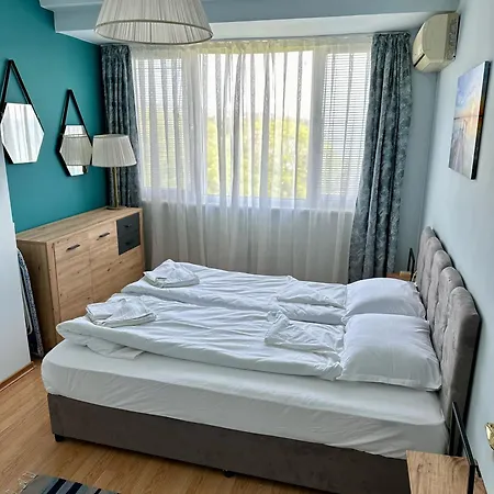 Апартамент Glarus With Infinity Sea View *