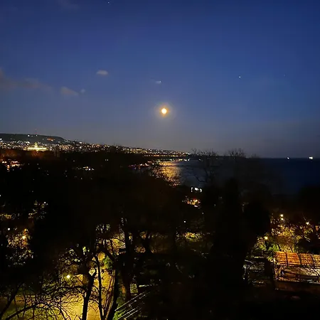 Апартамент Glarus With Infinity Sea View *