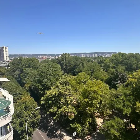 Апартамент Glarus With Infinity Sea View *