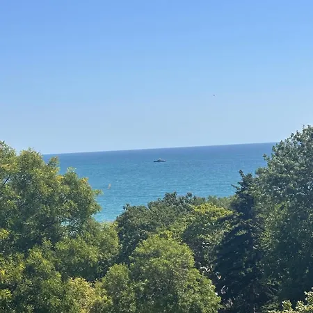 Апартамент Glarus With Infinity Sea View Варна